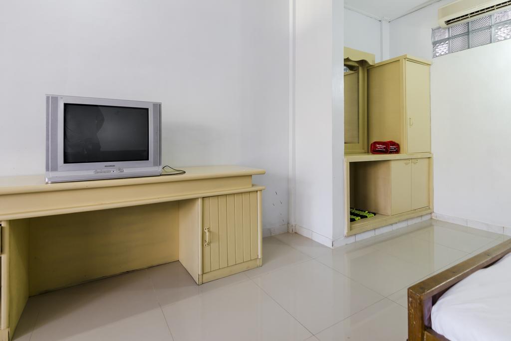 Hotel Reddoorz @ Poppies Lane 1 à Kuta Lombok Extérieur photo