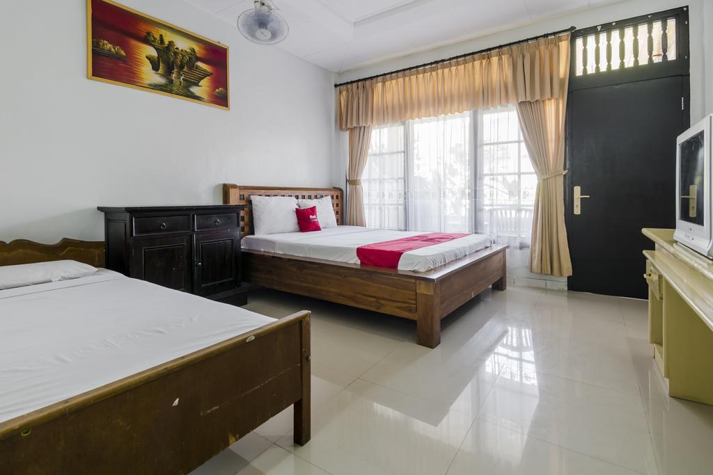 Hotel Reddoorz @ Poppies Lane 1 à Kuta Lombok Extérieur photo