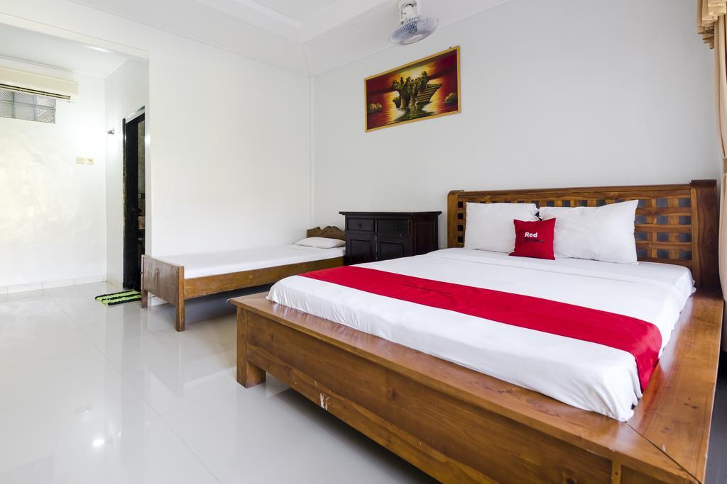 Hotel Reddoorz @ Poppies Lane 1 à Kuta Lombok Extérieur photo