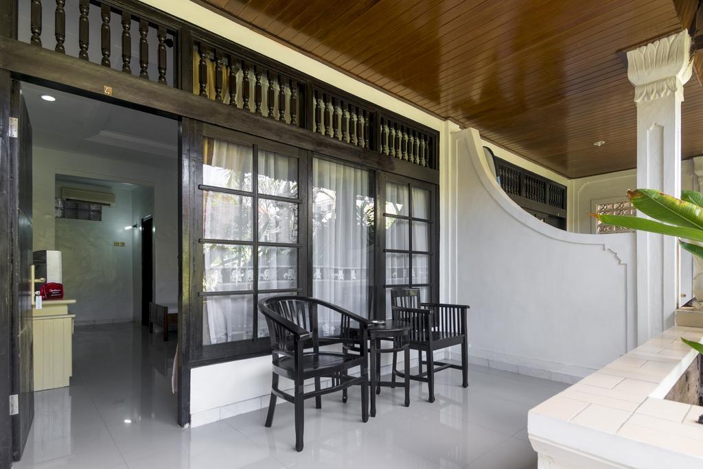 Hotel Reddoorz @ Poppies Lane 1 à Kuta Lombok Extérieur photo