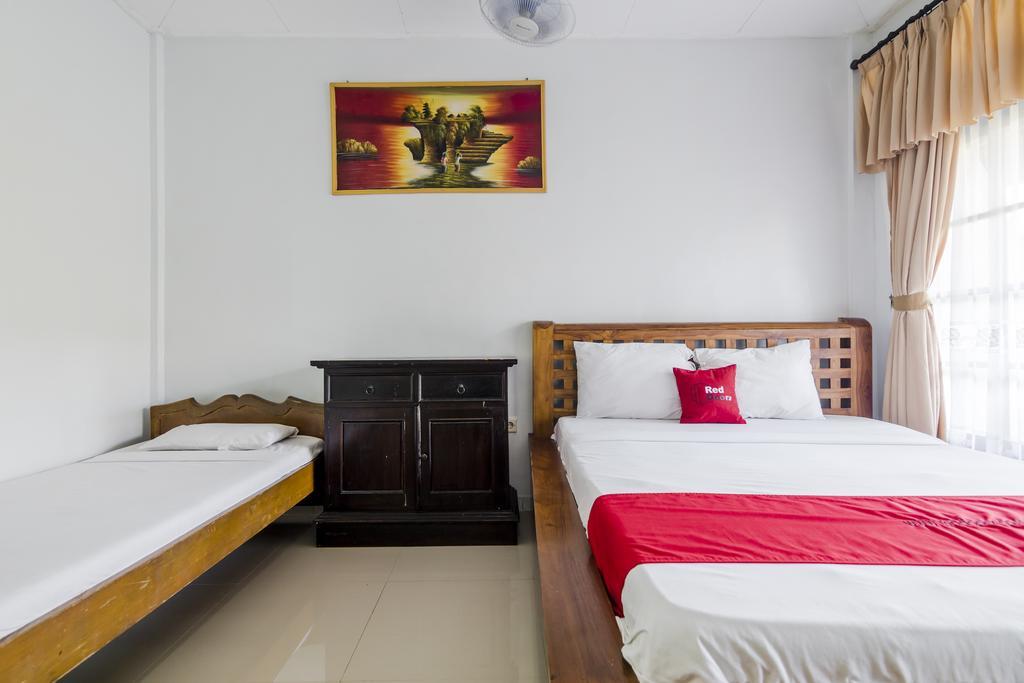 Hotel Reddoorz @ Poppies Lane 1 à Kuta Lombok Extérieur photo