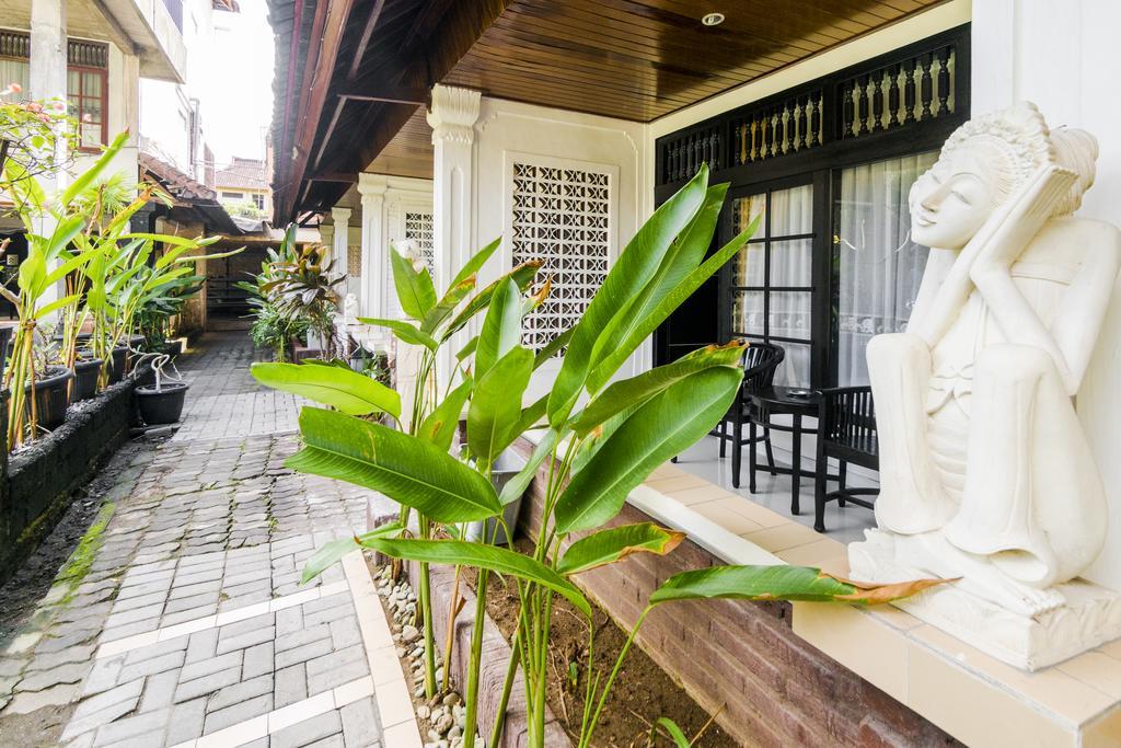Hotel Reddoorz @ Poppies Lane 1 à Kuta Lombok Extérieur photo