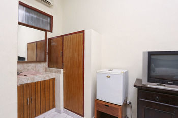 Hotel Reddoorz @ Poppies Lane 1 à Kuta Lombok Extérieur photo