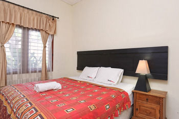 Hotel Reddoorz @ Poppies Lane 1 à Kuta Lombok Extérieur photo