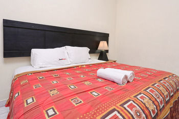 Hotel Reddoorz @ Poppies Lane 1 à Kuta Lombok Extérieur photo